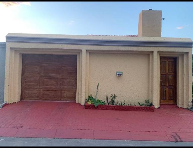 3 BEDROOM HOUSE FOR SALE IN DIEPKLOOF EXT